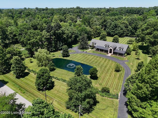 12407 Lucas Ln, Anchorage, KY 40223