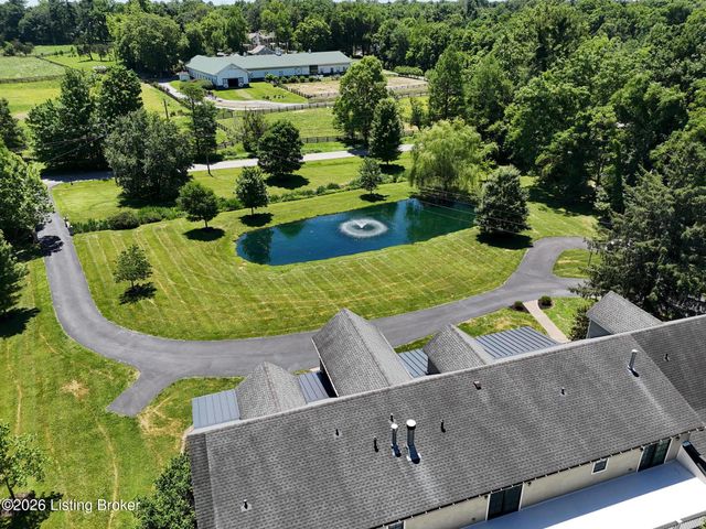 12407 Lucas Ln, Anchorage, KY 40223