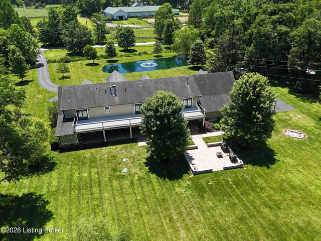 12407 Lucas Ln, Anchorage, KY 40223