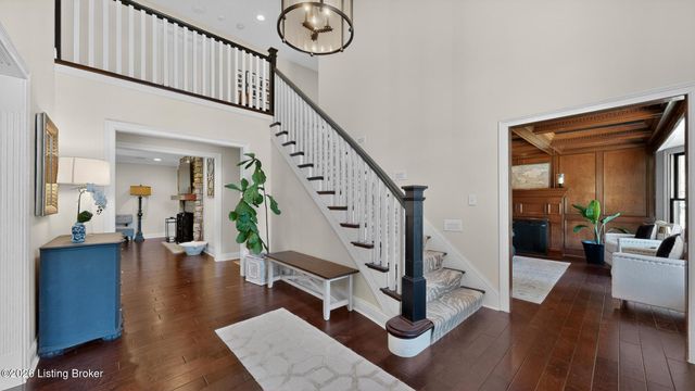 12407 Lucas Ln, Anchorage, KY 40223