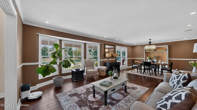 12407 Lucas Ln, Anchorage, KY 40223