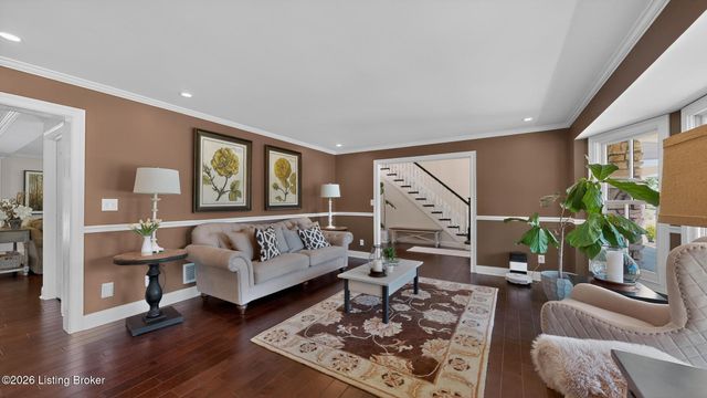 12407 Lucas Ln, Anchorage, KY 40223