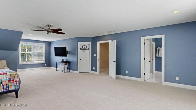 12407 Lucas Ln, Anchorage, KY 40223