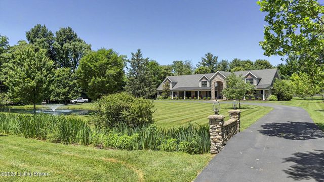 12407 Lucas Ln, Anchorage, KY 40223
