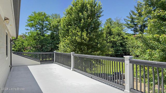 12407 Lucas Ln, Anchorage, KY 40223