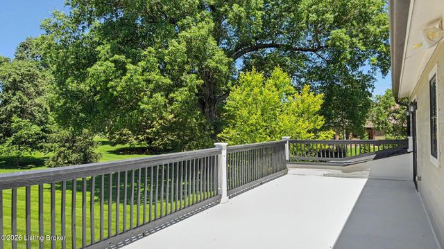 12407 Lucas Ln, Anchorage, KY 40223
