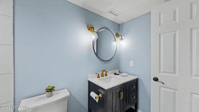 12407 Lucas Ln, Anchorage, KY 40223