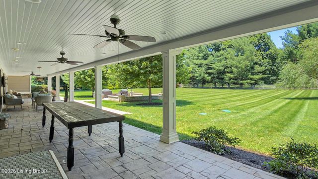 12407 Lucas Ln, Anchorage, KY 40223