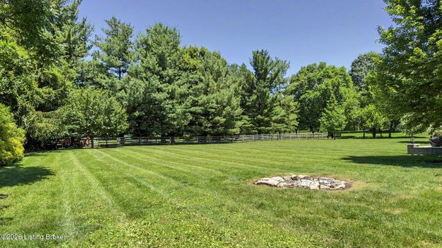 12407 Lucas Ln, Anchorage, KY 40223