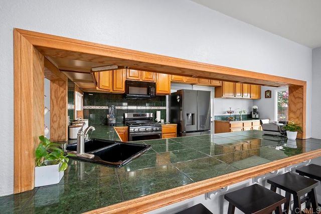 619 Sandalwood Dr, El Cajon, CA 92021
