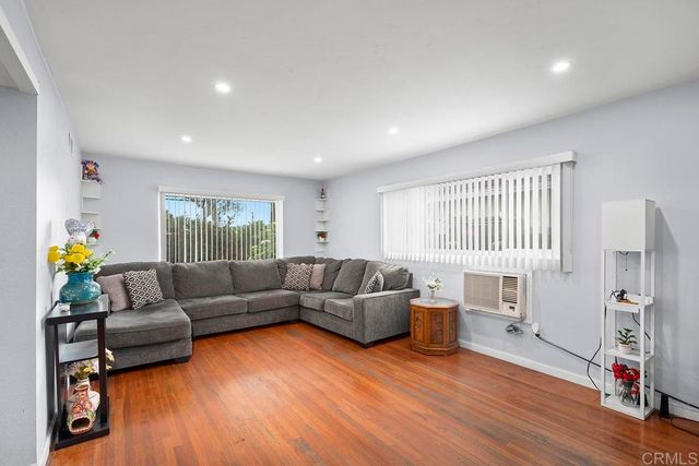 619 Sandalwood Dr, El Cajon, CA 92021