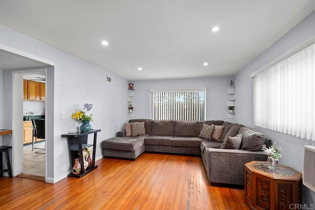 619 Sandalwood Dr, El Cajon, CA 92021