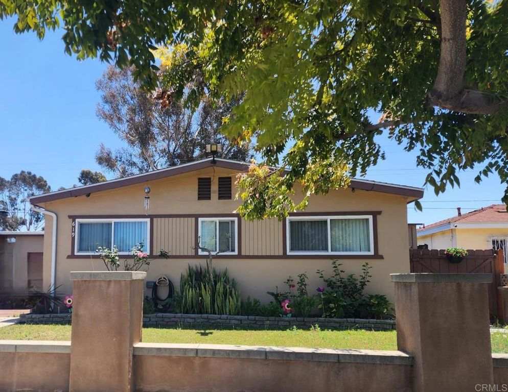 619 Sandalwood Dr, El Cajon, CA 92021