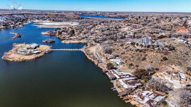 26 E Lakeshore Drive, Ransom Canyon, TX 79366