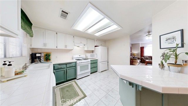 15640 Lime, Hesperia, CA 92345