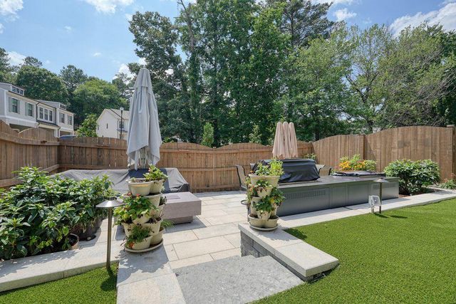 158 Village Green Avenue, Woodstock, GA 30189