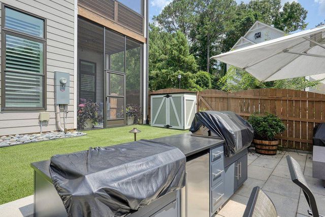 158 Village Green Avenue, Woodstock, GA 30189