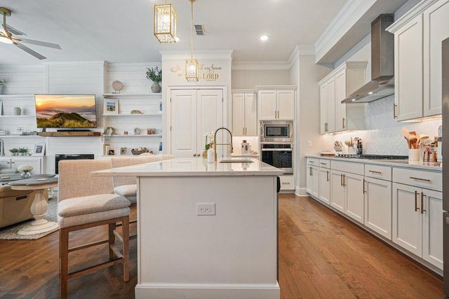 158 Village Green Avenue, Woodstock, GA 30189