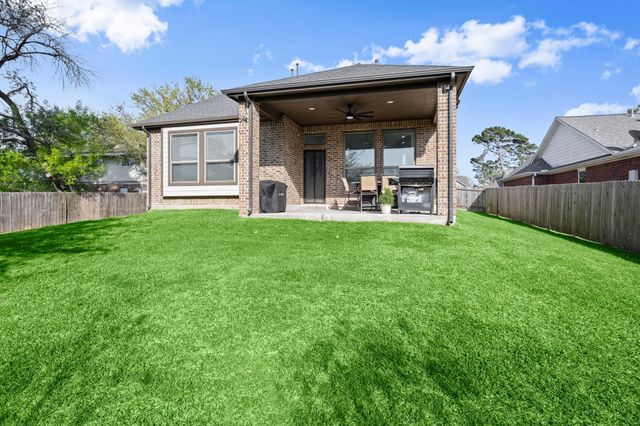 9871 Twin Shores Drive, Willis, TX 77318