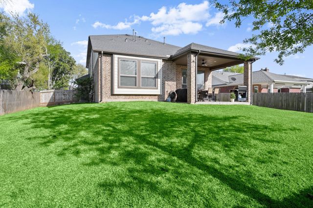 9871 Twin Shores Drive, Willis, TX 77318