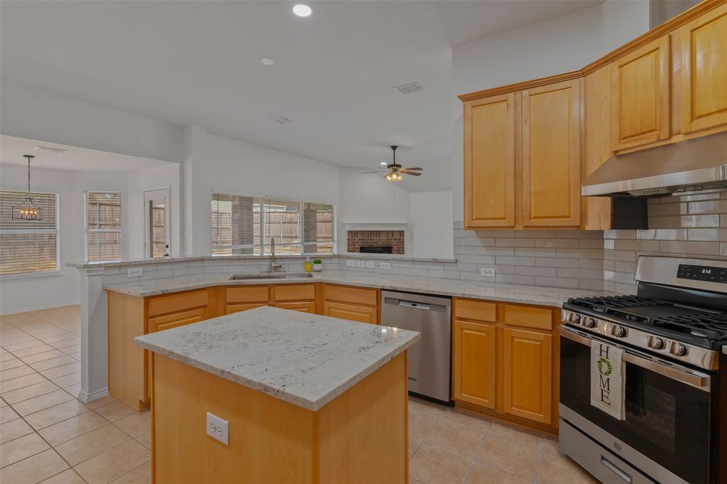 2809 Hollow Ridge Drive, Denton, TX 76210 — photo 4