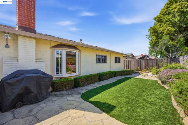 14322 Trinidad Rd, San Leandro, CA 94577