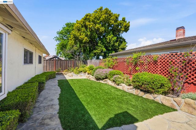 14322 Trinidad Rd, San Leandro, CA 94577