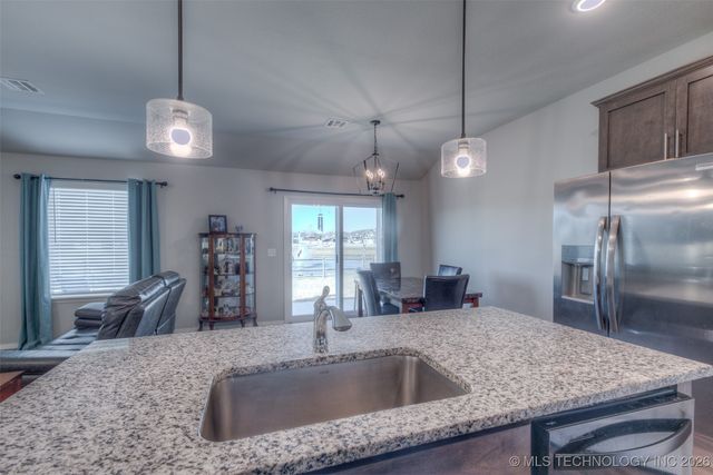 13816 S Iroquois Avenue E, Glenpool, OK 74033