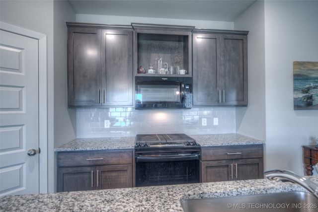 13816 S Iroquois Avenue E, Glenpool, OK 74033