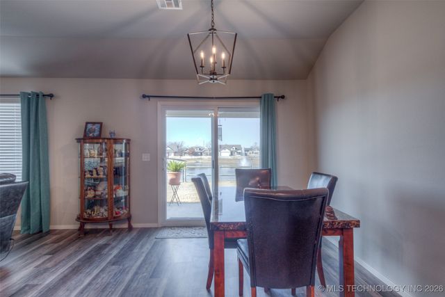 13816 S Iroquois Avenue E, Glenpool, OK 74033