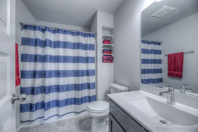 13816 S Iroquois Avenue E, Glenpool, OK 74033