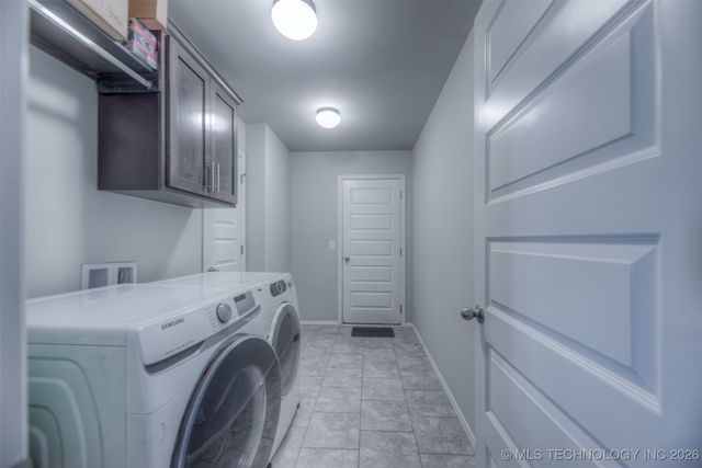 13816 S Iroquois Avenue E, Glenpool, OK 74033