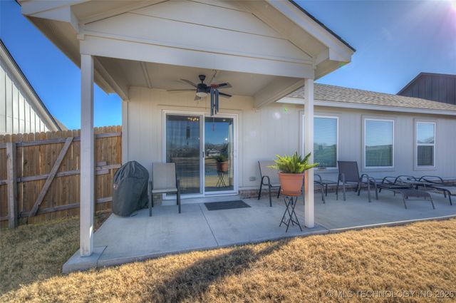 13816 S Iroquois Avenue E, Glenpool, OK 74033