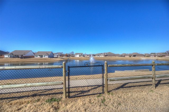 13816 S Iroquois Avenue E, Glenpool, OK 74033