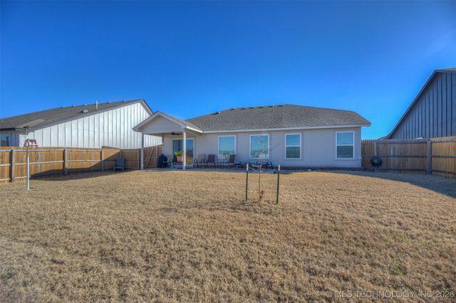 13816 S Iroquois Avenue E, Glenpool, OK 74033
