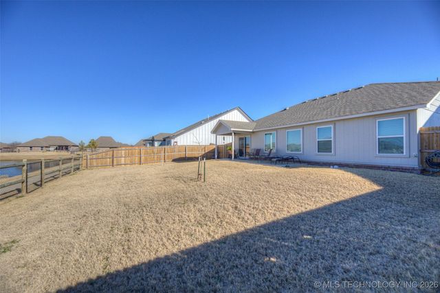 13816 S Iroquois Avenue E, Glenpool, OK 74033