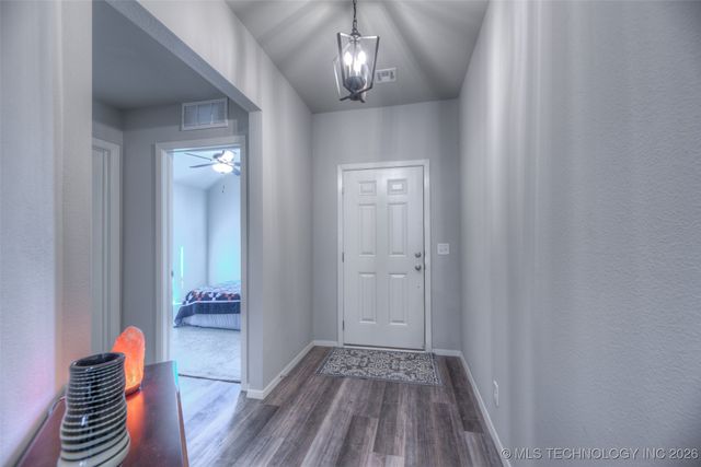 13816 S Iroquois Avenue E, Glenpool, OK 74033