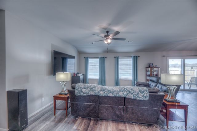 13816 S Iroquois Avenue E, Glenpool, OK 74033