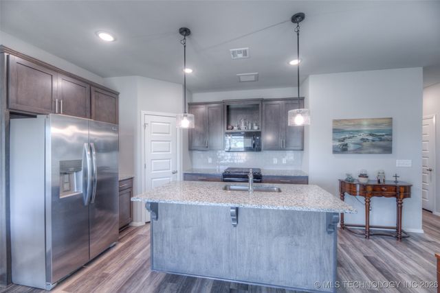 13816 S Iroquois Avenue E, Glenpool, OK 74033