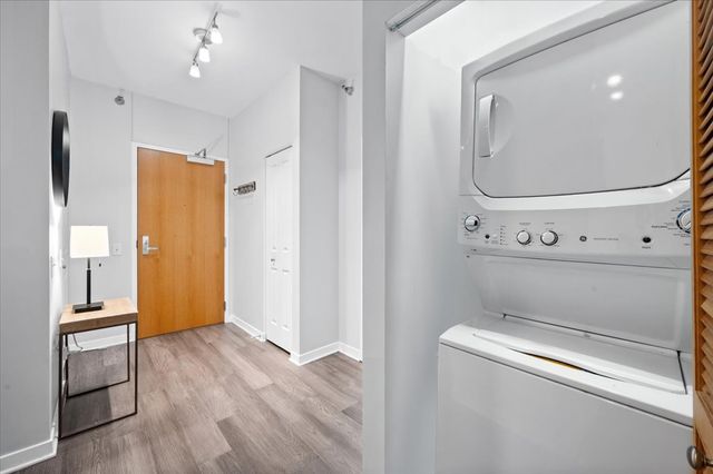 757 N Orleans Street 1210, Chicago, IL 60654