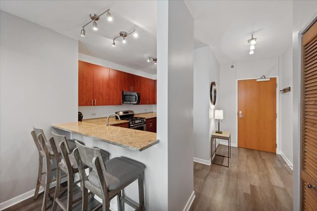 757 N Orleans Street 1210, Chicago, IL 60654