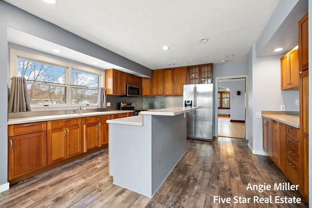 211 Williams Street, Spring Lake, MI 49456