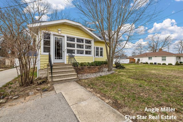 211 Williams Street, Spring Lake, MI 49456