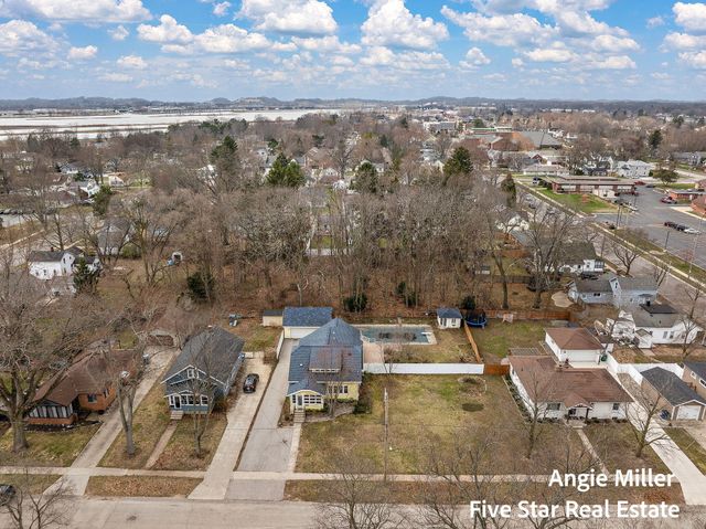 211 Williams Street, Spring Lake, MI 49456