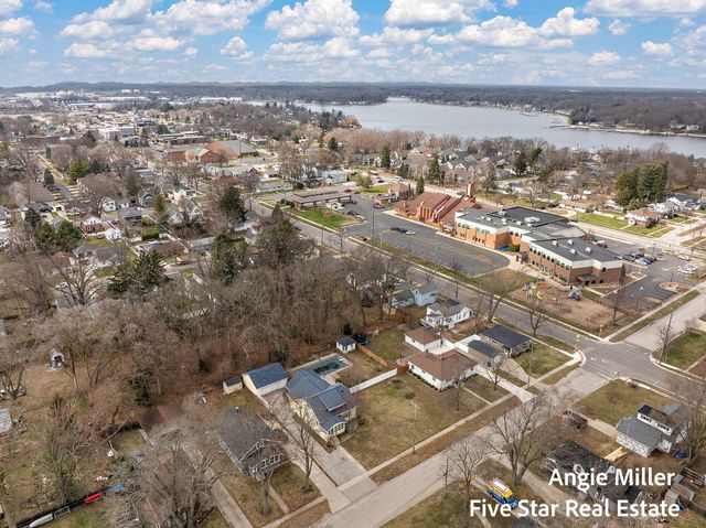 211 Williams Street, Spring Lake, MI 49456