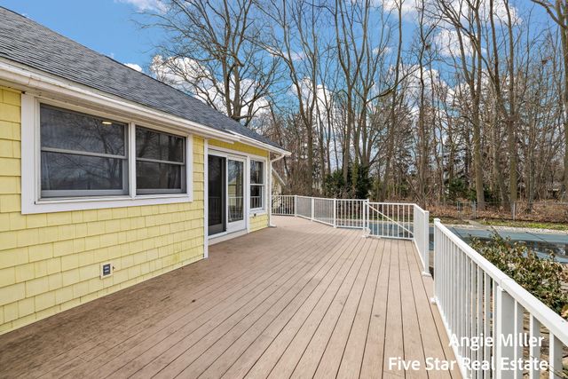 211 Williams Street, Spring Lake, MI 49456