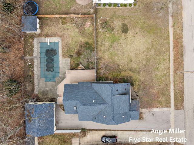 211 Williams Street, Spring Lake, MI 49456