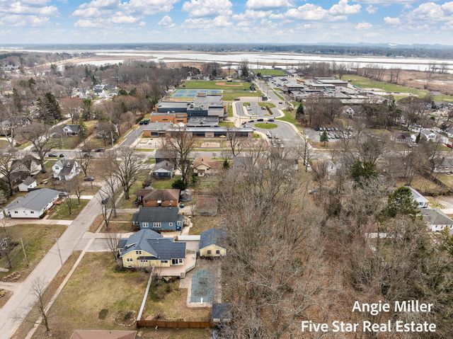 211 Williams Street, Spring Lake, MI 49456