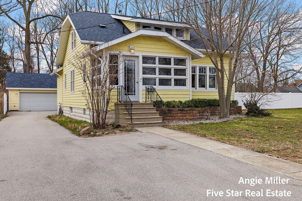 211 Williams Street, Spring Lake, MI 49456