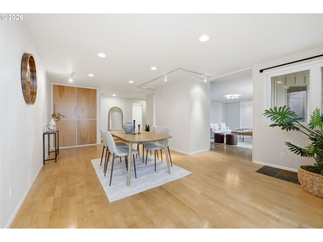 2693 CUPOLA Dr, Eugene, OR 97403